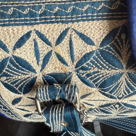 Banda Arman Barrel Bag - Picture 6 of 8